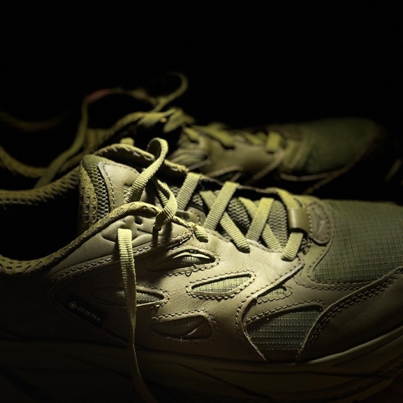 MINT Women’s HOKA Speedgoat 6 GTX – Army Green – Size 8 - Picture 6 of 6